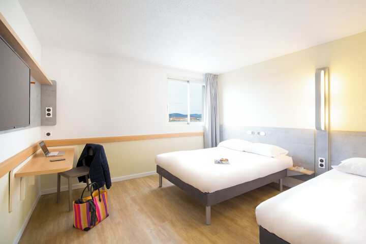 Room 35 of 118