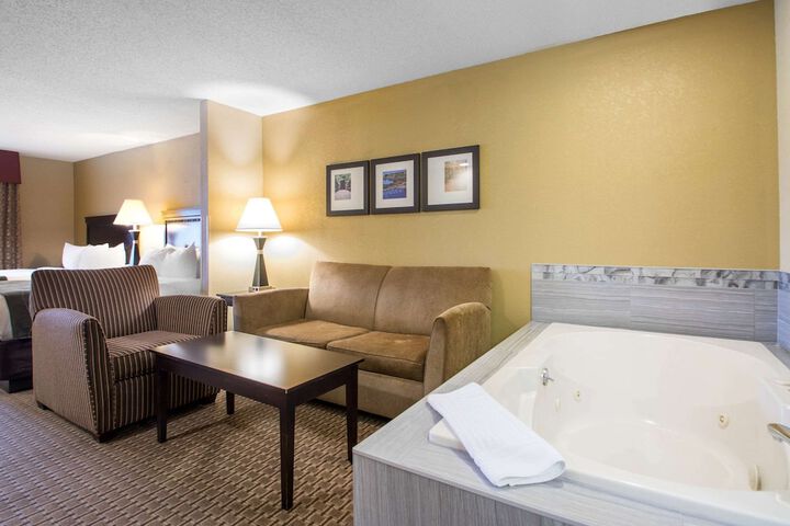 1 King Bed Suite (1 of 37)