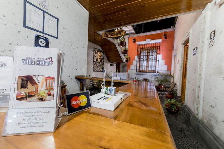Check-in/check-out kiosk