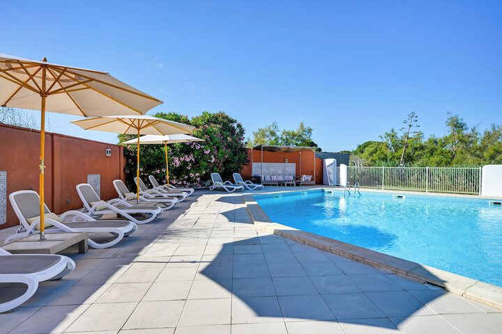 Pool 54 of 143