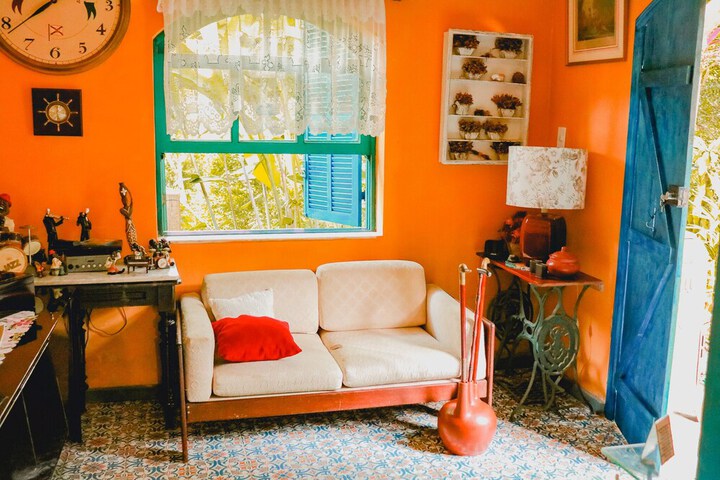 Lounge 58 of 62