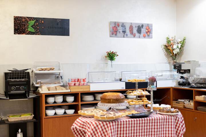 Breakfast/Coffee Service 64 of 70