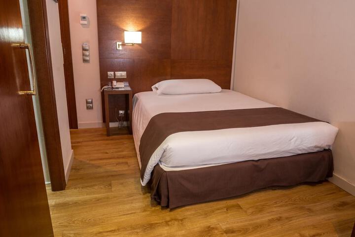 Room 25 of 57