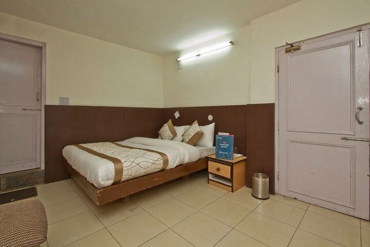 Room 6 of 8