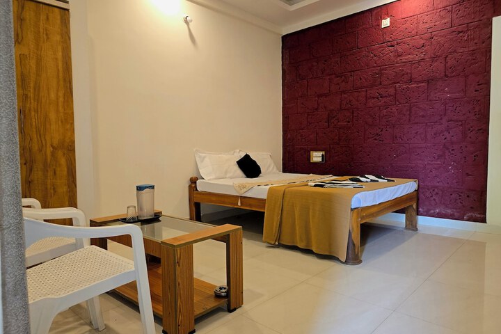 Room 8 of 34
