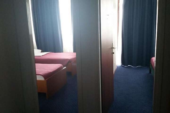 Room 22 of 49