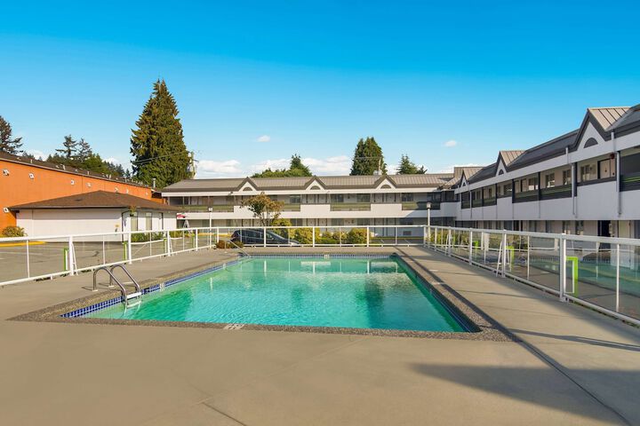 Pool Hotel