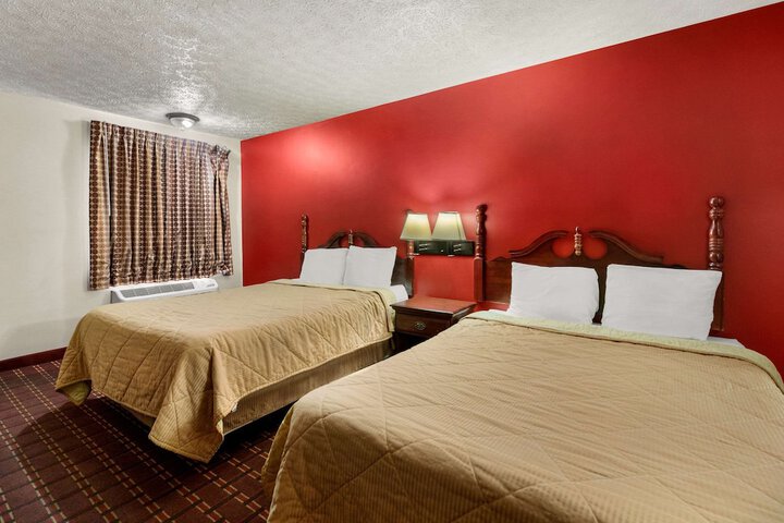 2 Queen Beds (5 of 7)