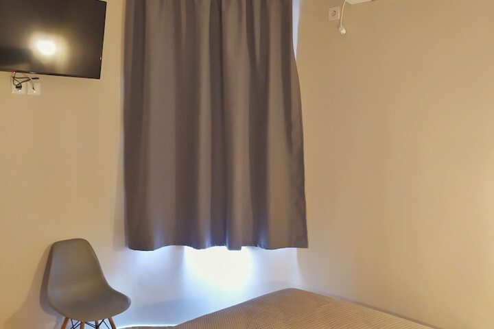 Room 16 of 36