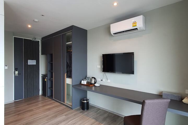 Room 2 of 18