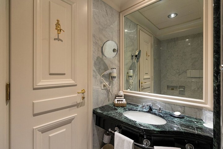 Bathroom Interior Photo