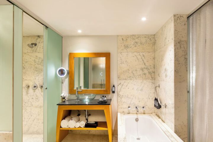 Room 15 of 84