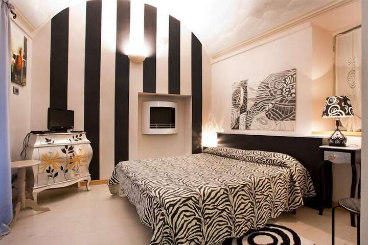 Room 4 of 49