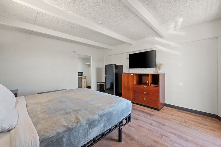Room 9 of 25