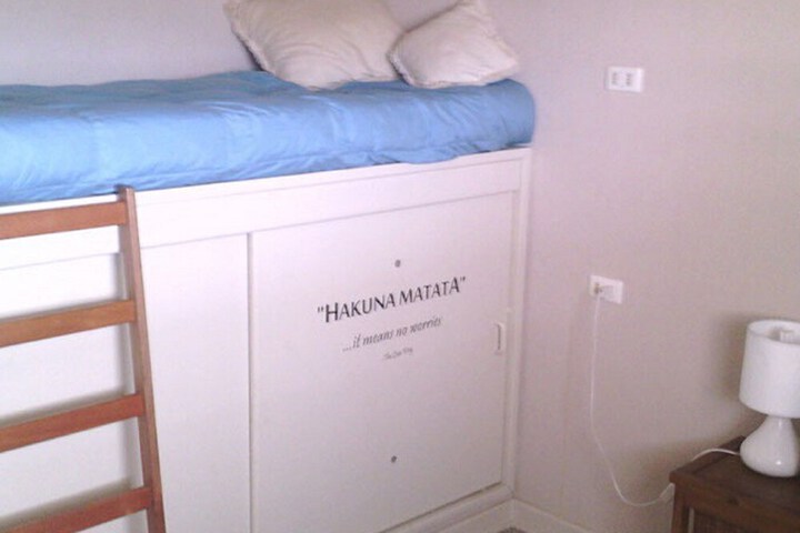 Room 6 of 42