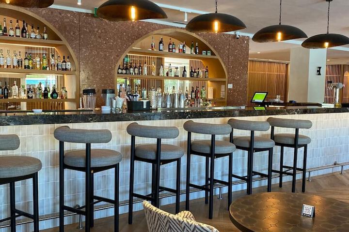 Lounge 62 of 99