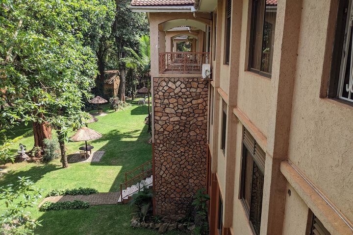 Hotel Exterior 40 of 50
