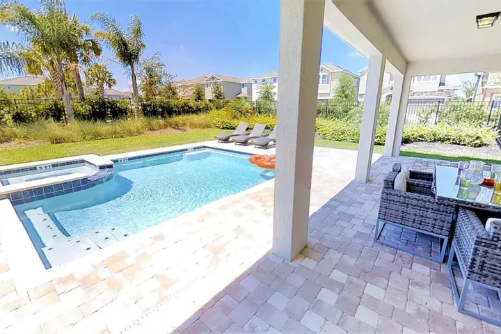 Pool 13 of 23