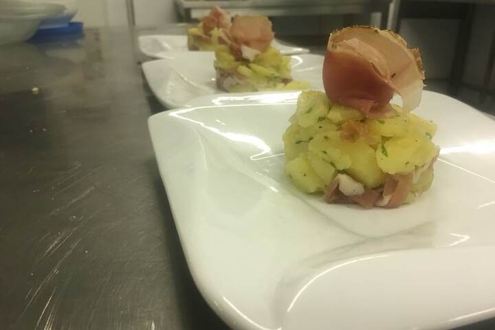 Dining 33 of 66