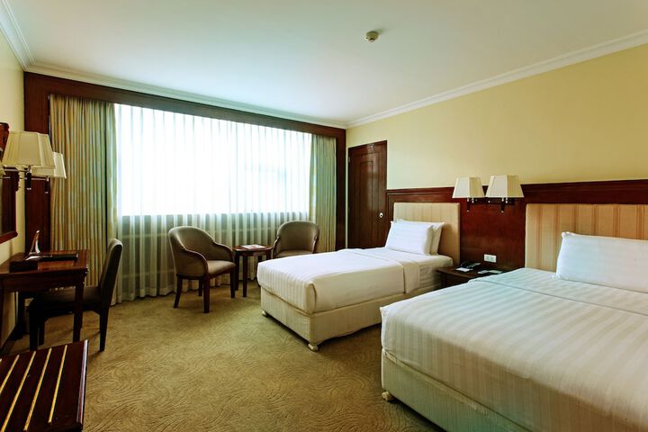 Room 10 of 77
