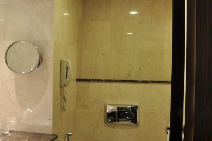 Room 15 of 27