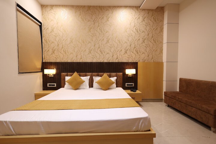 Room 10 of 26