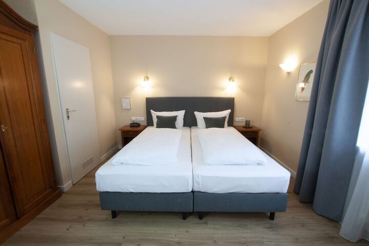 Room 8 of 72