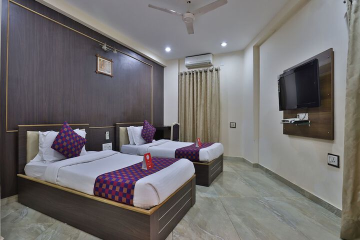 Room 5 of 8