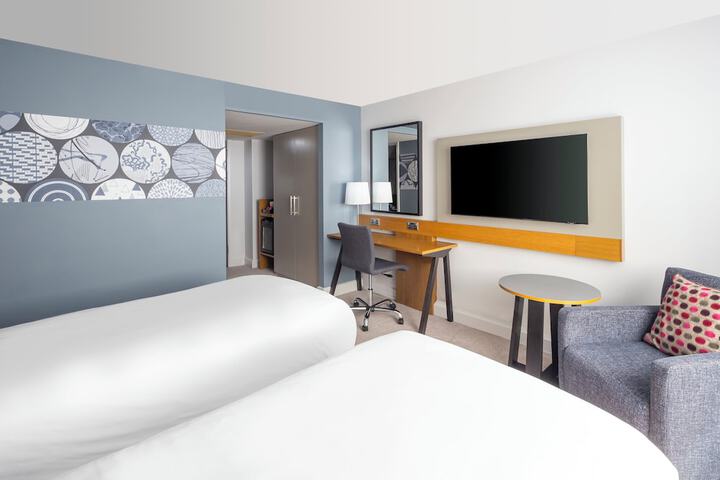Room 42 of 123