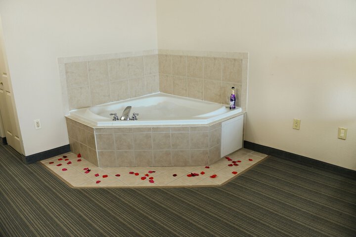 Jetted tub