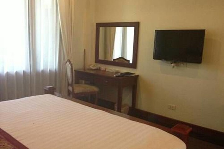Room 9 of 26