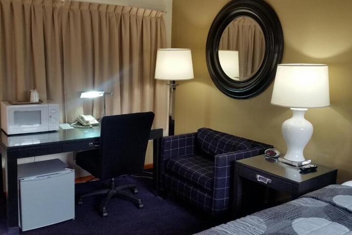 1 Queen Bed (1 of 10)