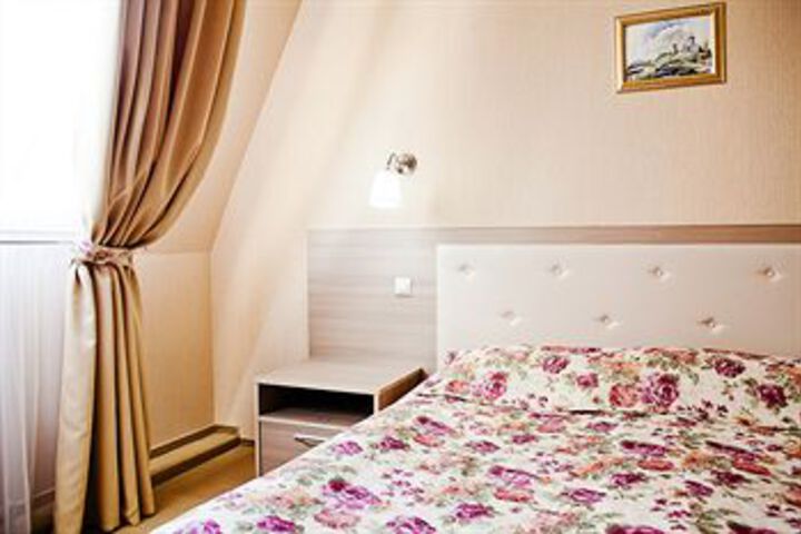 Room 10 of 33