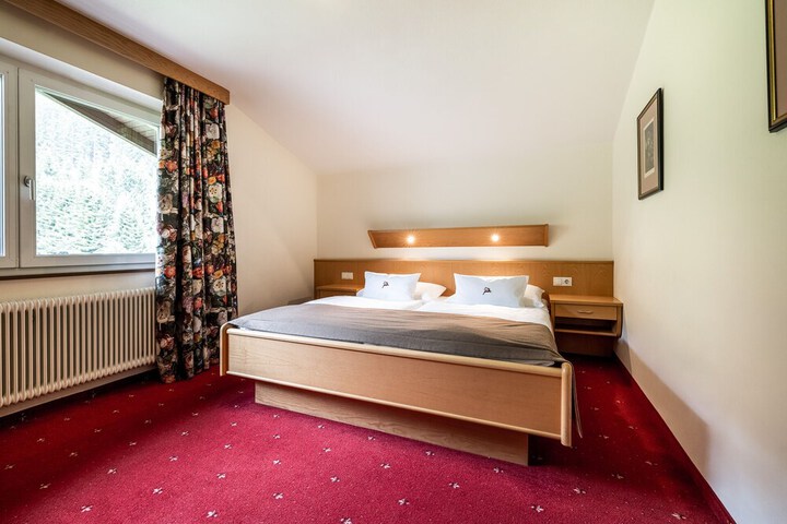 Room 4 of 41