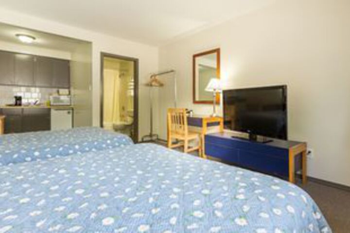 Room 10 of 16