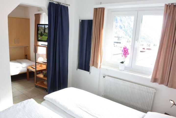 Room 30 of 64