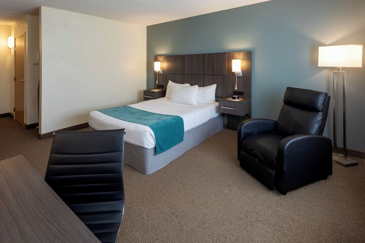 2 Queen Beds (3 of 7)