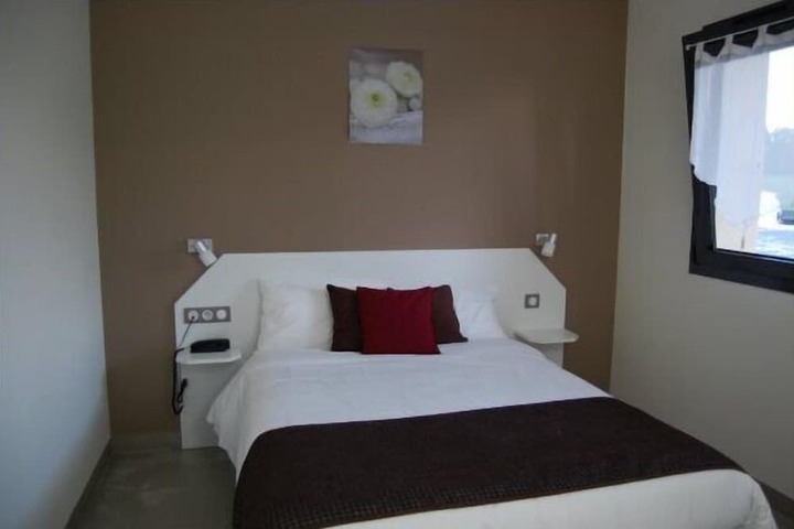 Room 5 of 61