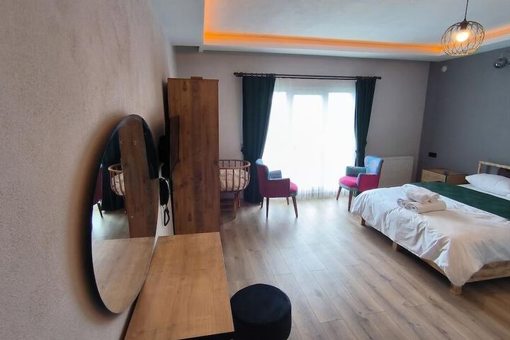 Room 3 of 16