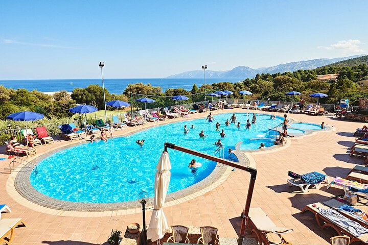 Pools & Facilities