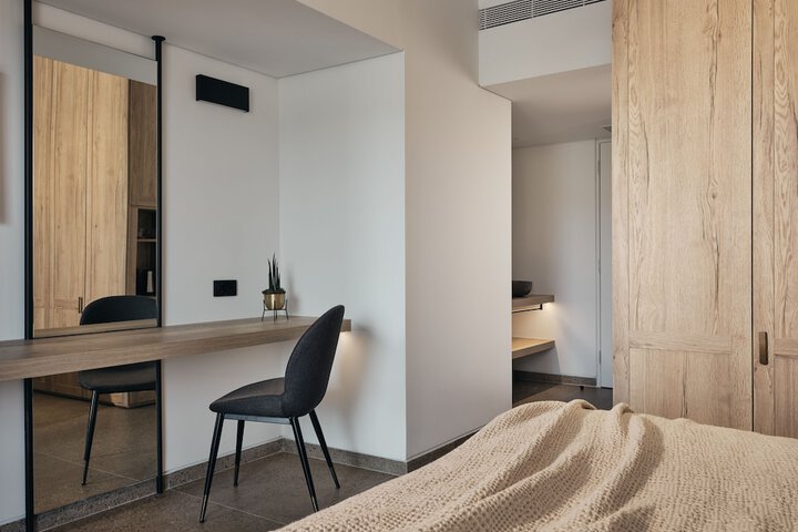 Room 8 of 183