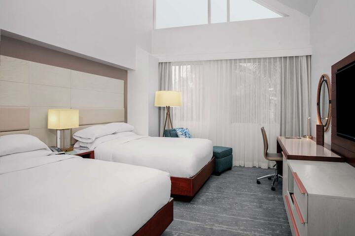 2 Queen Beds (7 of 15)