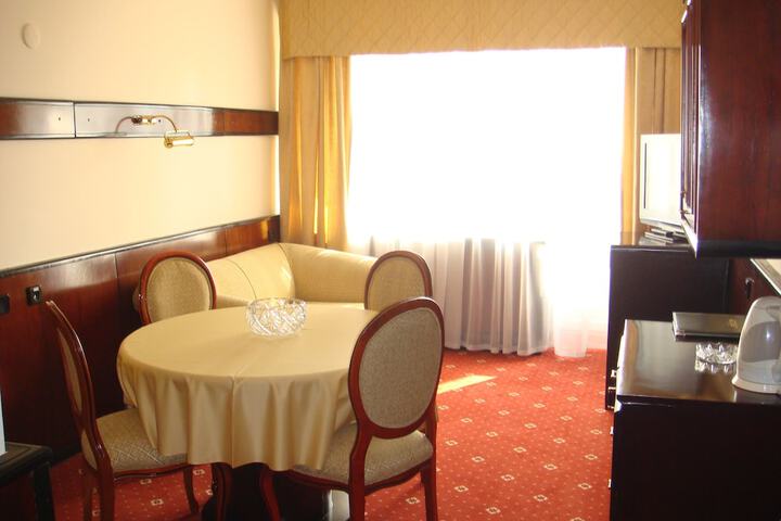 Room 33 of 53