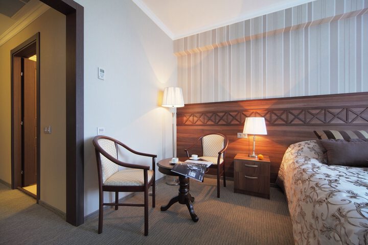 Room 11 of 82