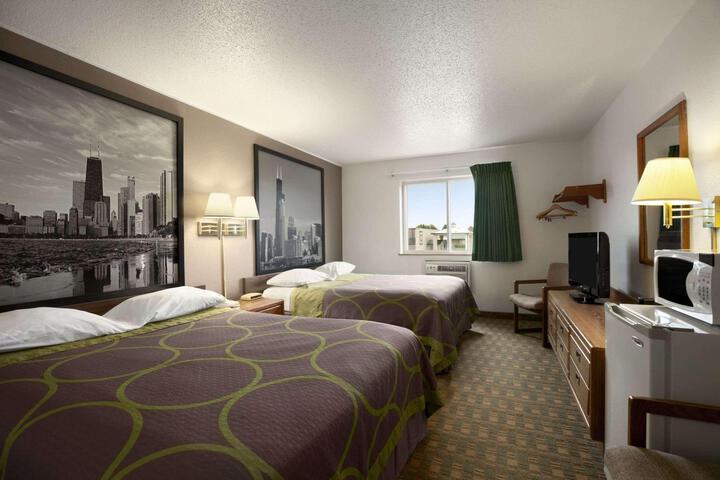 1 Queen Bed (1 of 19)