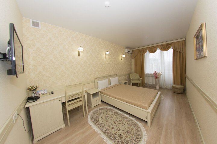 Room 12 of 26