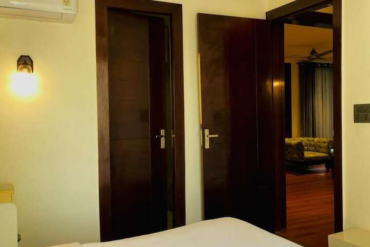 Room 12 of 143