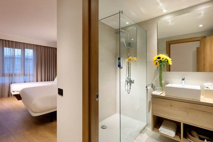Room 16 of 38