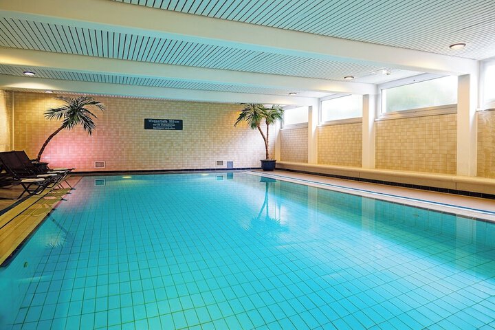 Pool 33 of 87