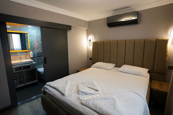 Room 13 of 27
